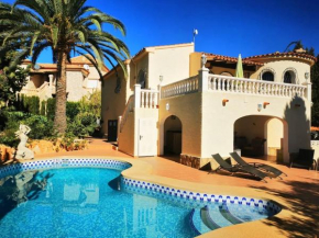 Deanna Magnifique villa vue mer situé à 1,5 Km de la plage